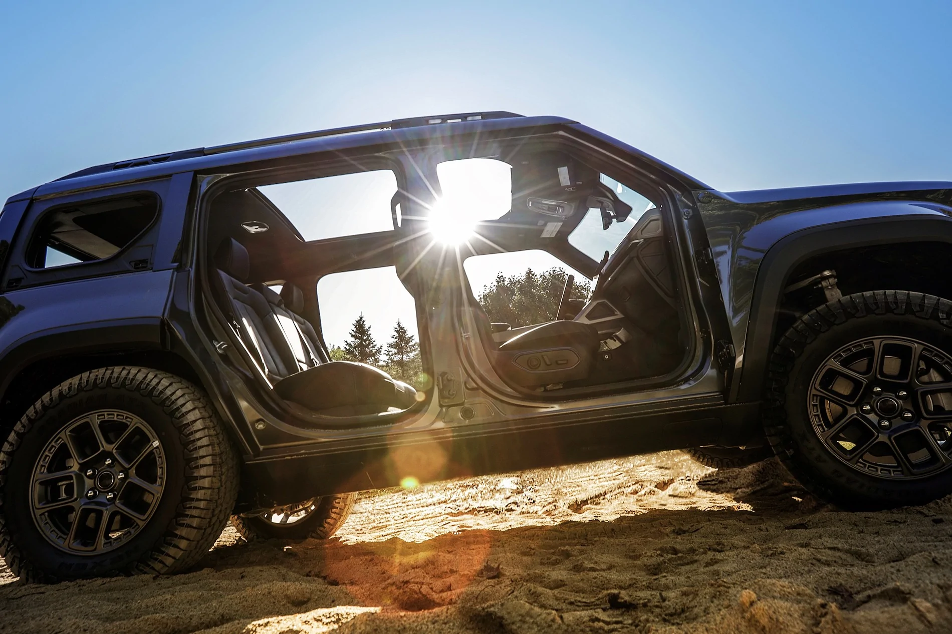 Jeep Recon EV 2026 Jeep Recon World Premiere! Starting Price $65,000. 250 miles range, 0-60 3.6s JP026_008RE