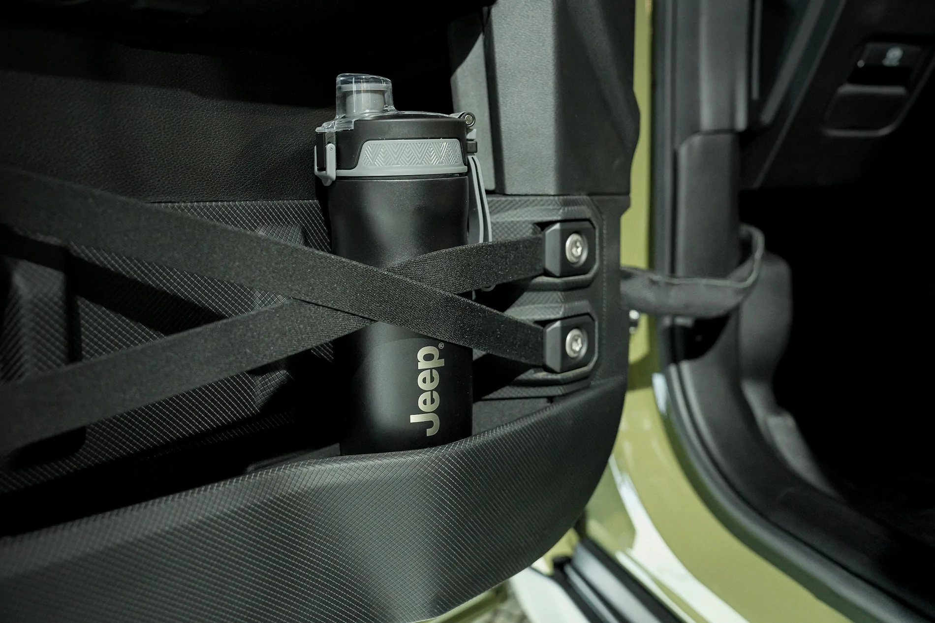 Jeep Recon EV 2026 Jeep Recon World Premiere! Starting Price $65,000. 250 miles range, 0-60 3.6s JP026_028RE