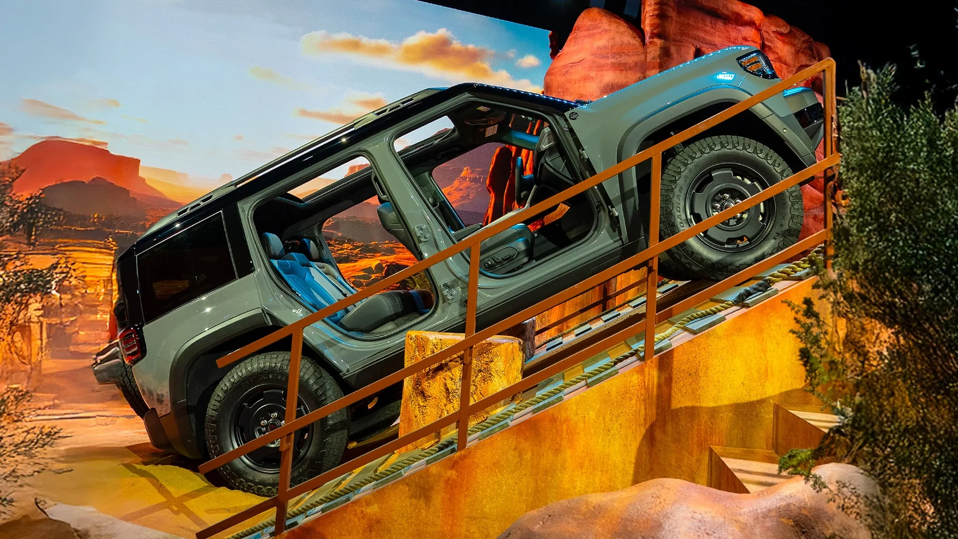 Jeep Recon EV 2026 Jeep Recon at LA Auto Show - Live Photos & Videos G6J07NeWQAAIUq_