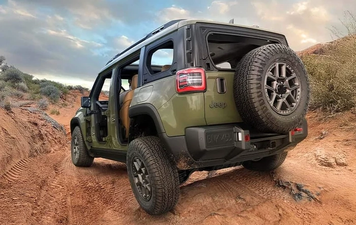 Official: Jeep Recon will get ICE gas engine model!