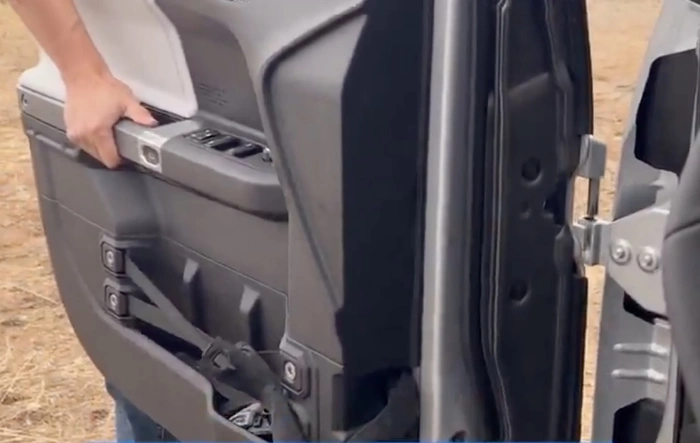 How to: remove Jeep Recon door in 60 seconds